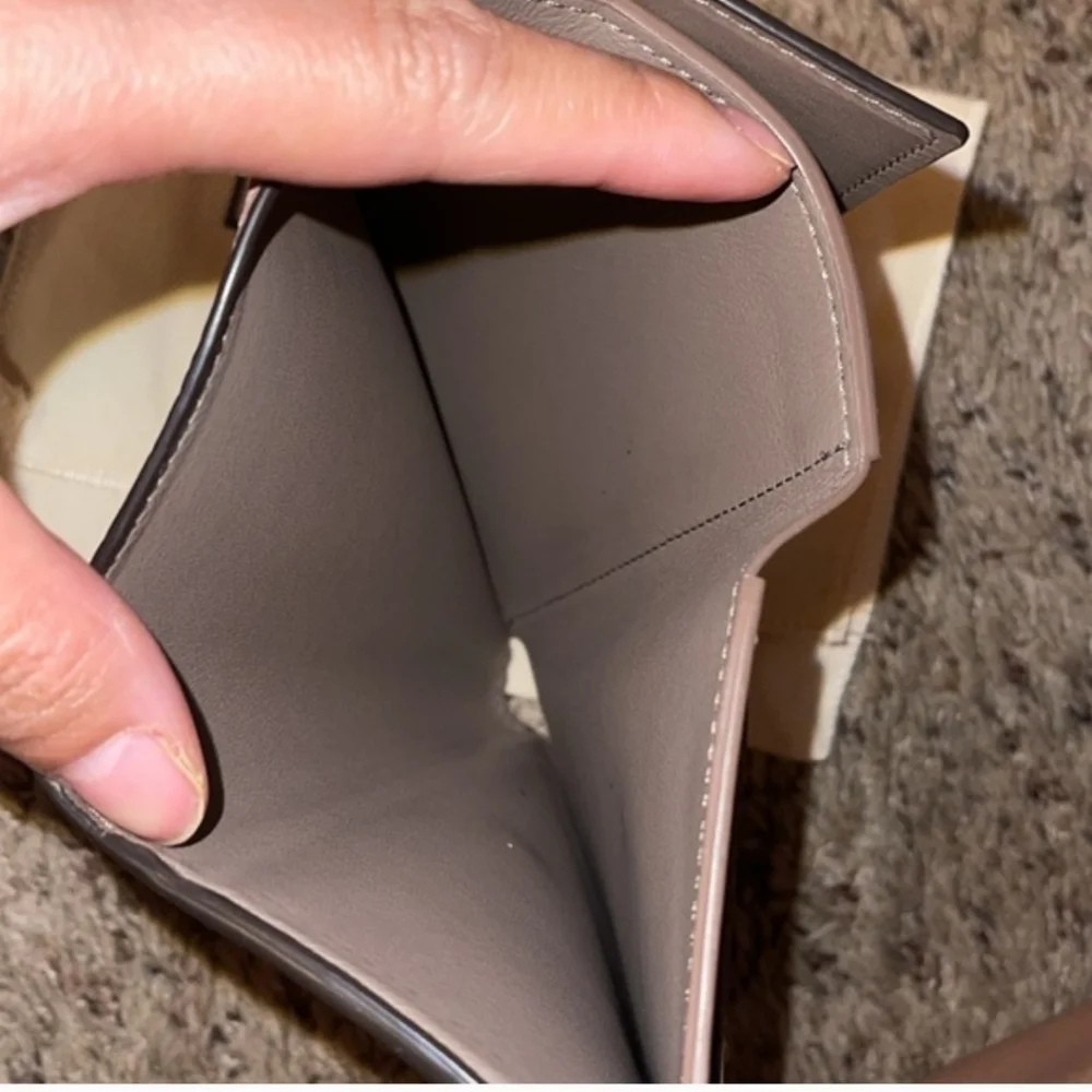 Louis Vuitton Capucines Compact Wallet